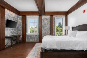 Elegant Santa Rosa Getaway at Historic Stonehouse!